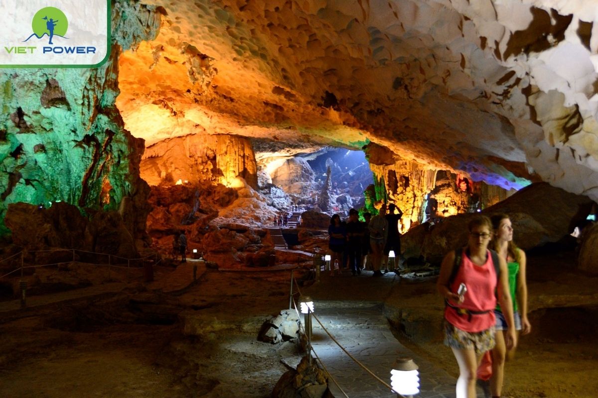 Trekking in Me Cung Cave