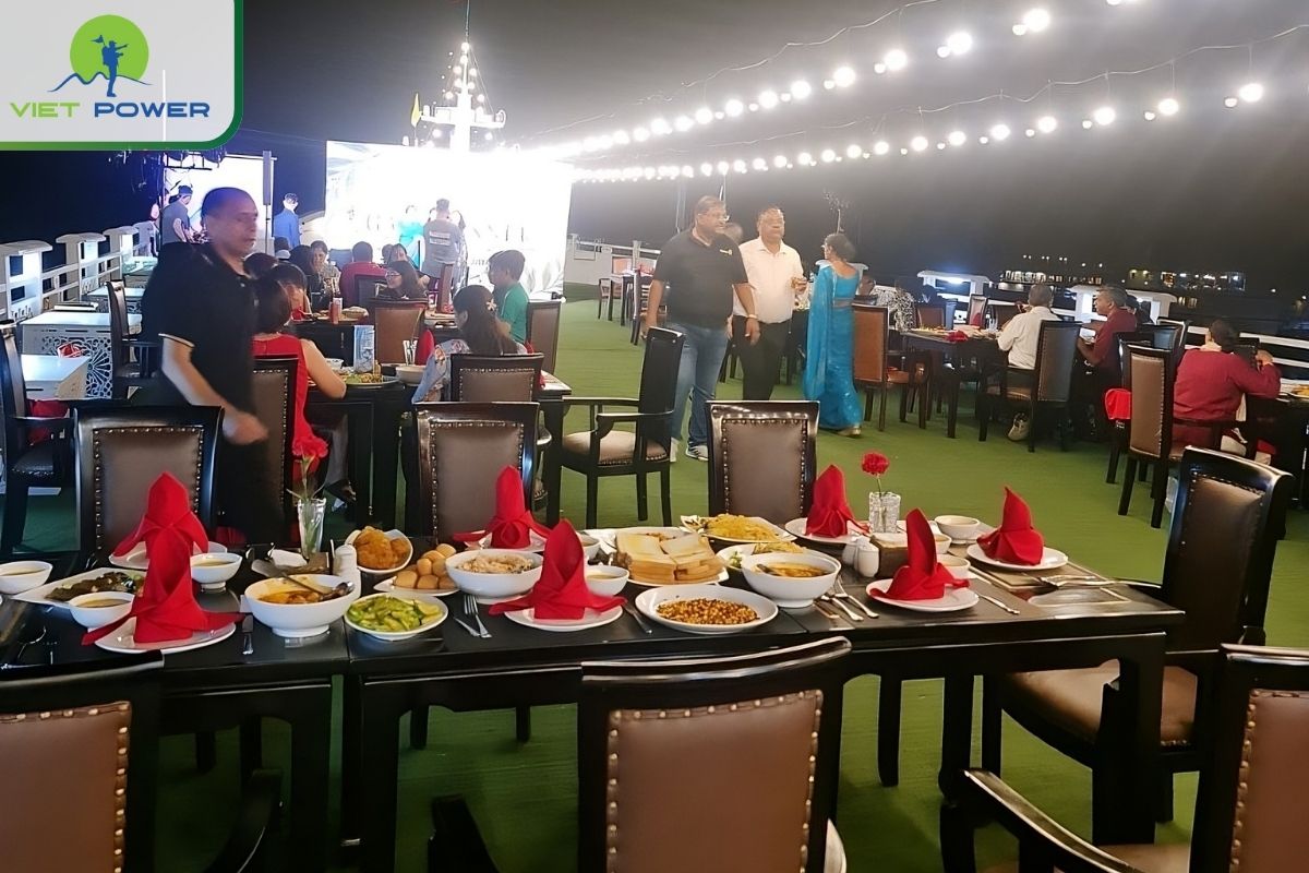 Al fresco dinner on the sundeck