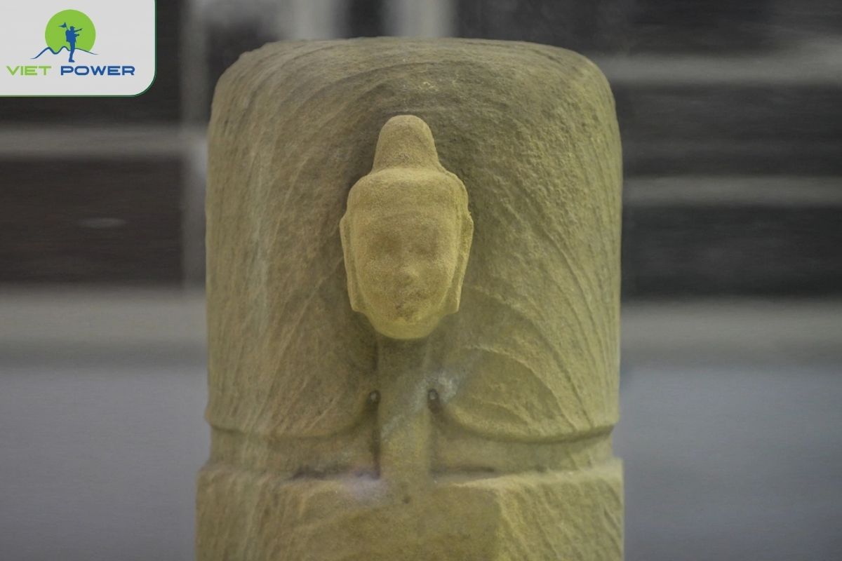 Stole a golden Mukhalinga