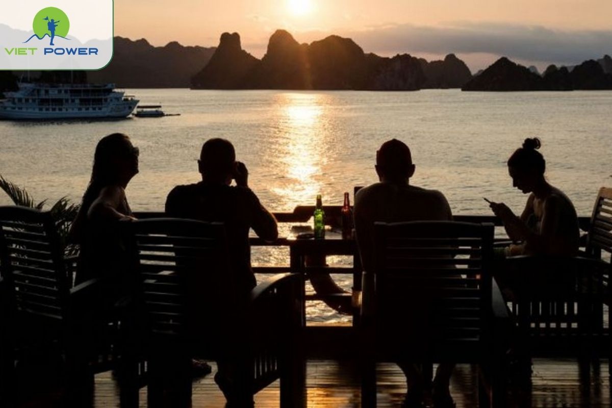 Sunset Party and happy hour.