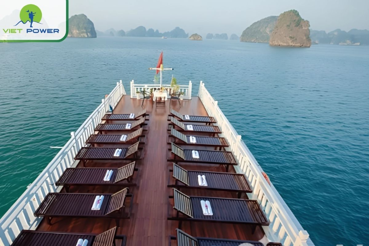 The spacious sundeck 