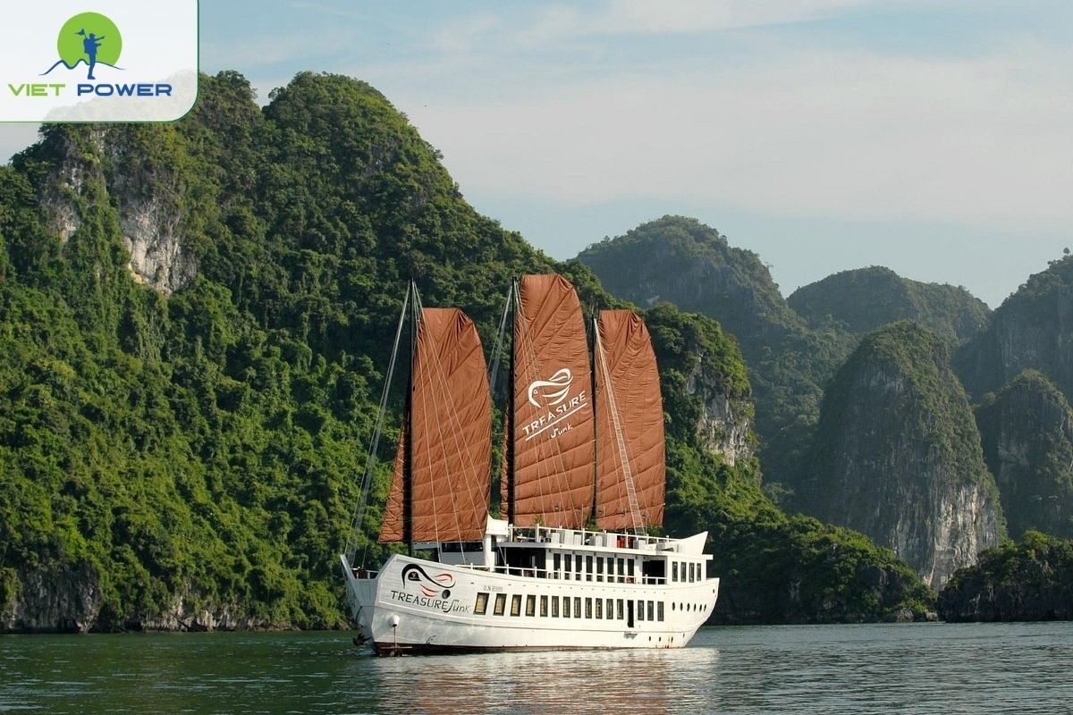 Treasure Junk Halong