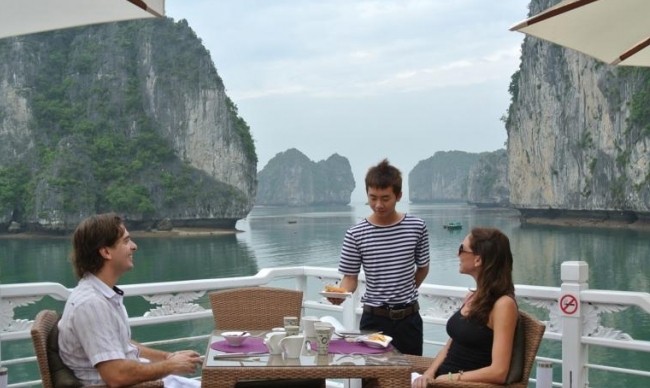 Restaurant and Bar - a good place for enjoying food and drink as well as the gorgeous landscape