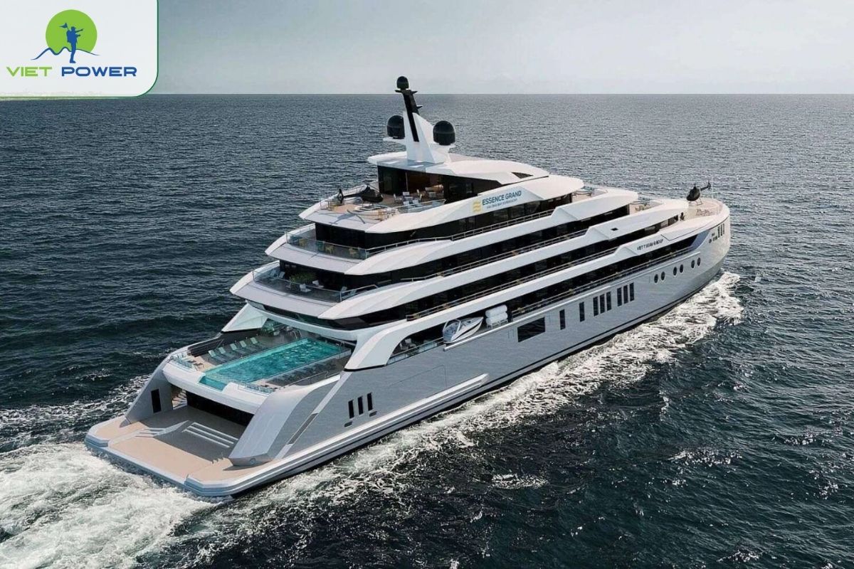 Essence Grand Superyacht