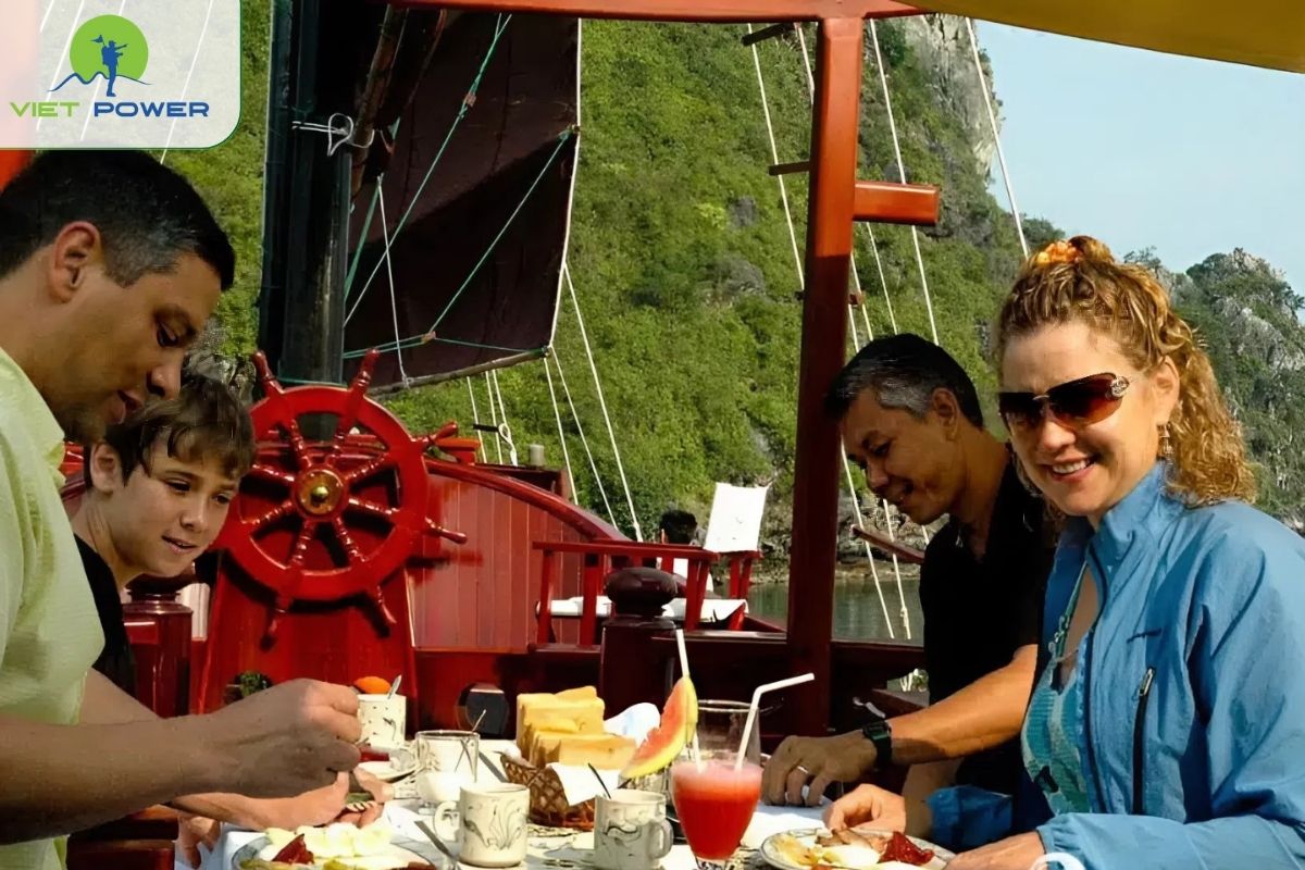 Lunch onboard while cruising back to the pier
