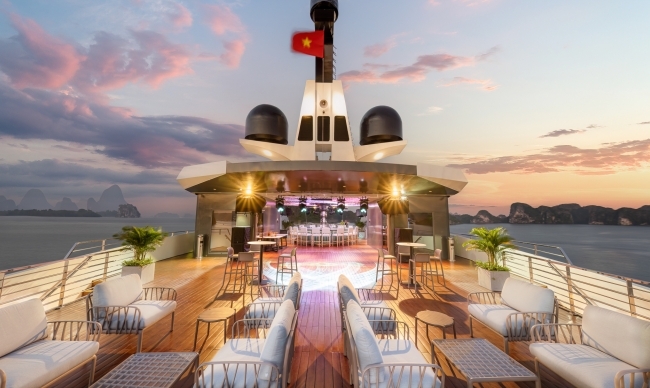 Cloud Nine Restaurant and Lighthouse Sky Bar