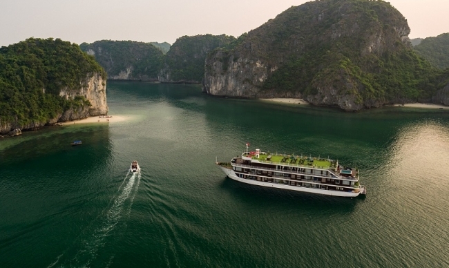 Exclusive and different discovery in Lan Ha Bay