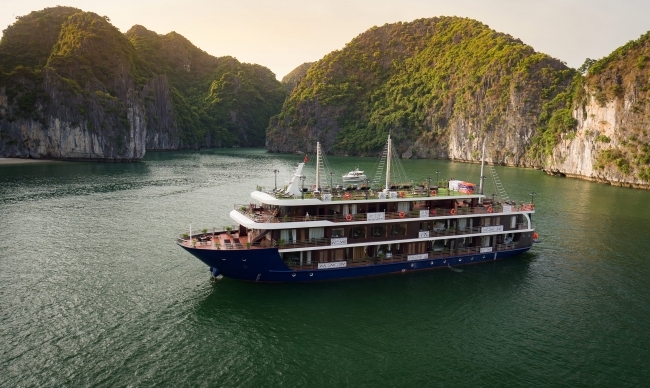 Hanoi - Tuan Chau Marina - Halong Bay - Lan Ha bay