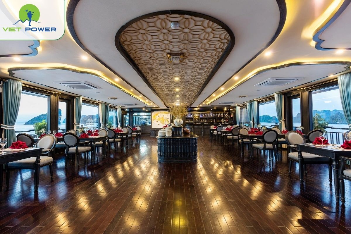 Ha Long Bar & Restaurant (Deck 2)