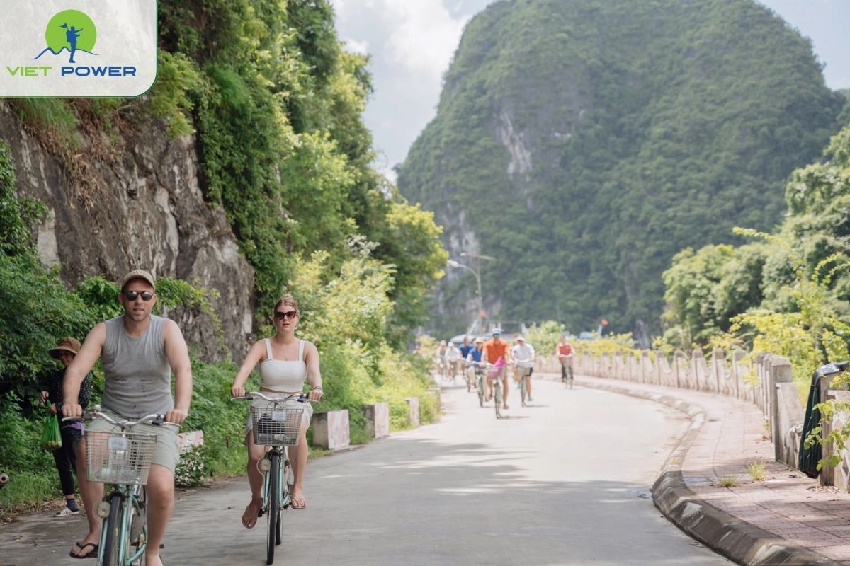 Village visit in the Cat Ba area