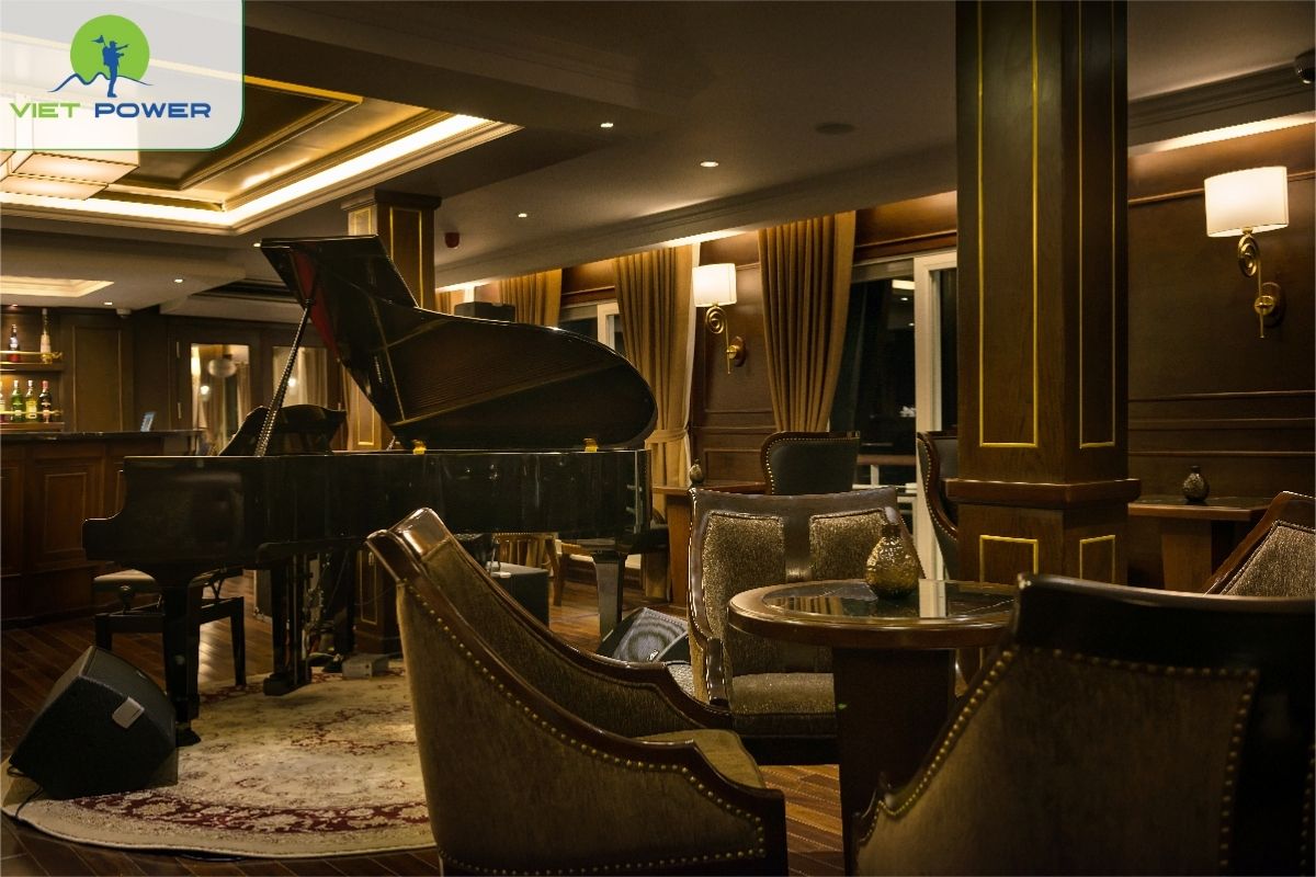 Piano Lounge