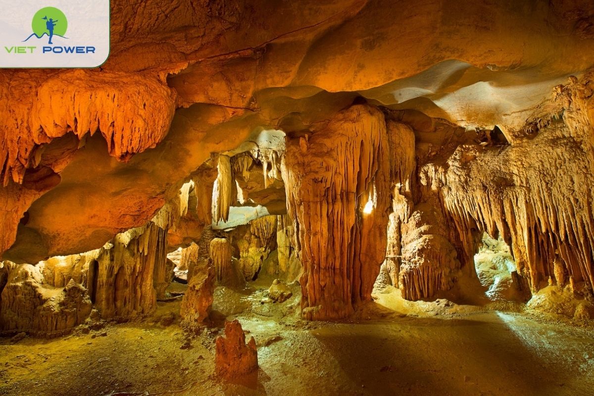 Me Cung Cave visit