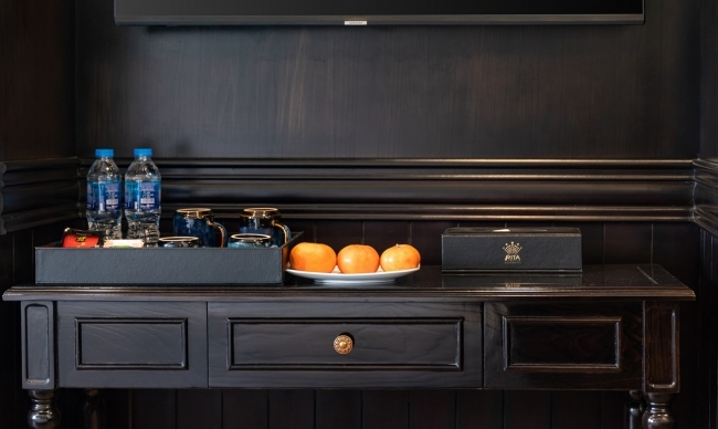 Senior Suite Private Balcony (1st desk)