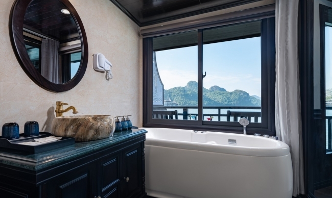 Senior Suite Private Balcony (1st desk)