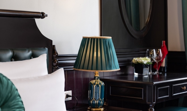 Senior Suite Private Balcony (1st desk)