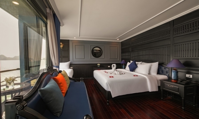 Luxury Suite With Private Ocean View Balcony