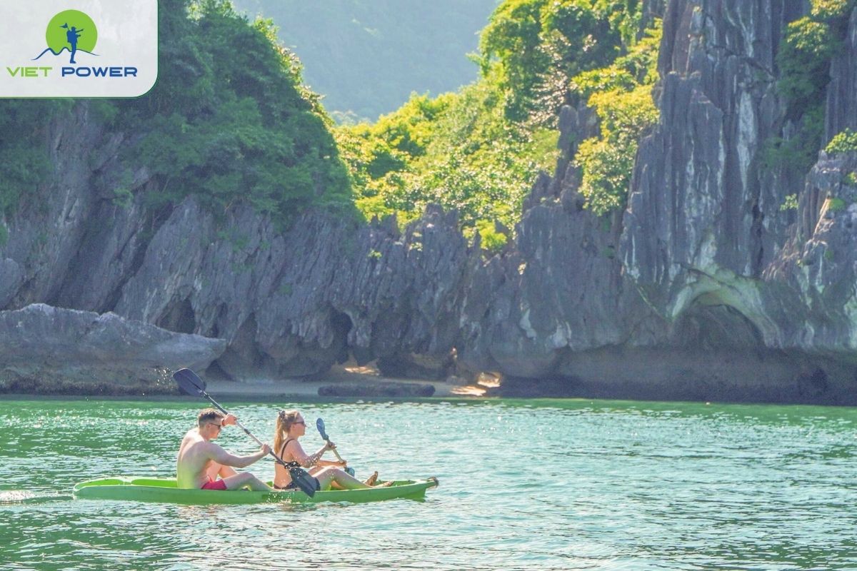Kayaking around Ba Trai Dao Beach