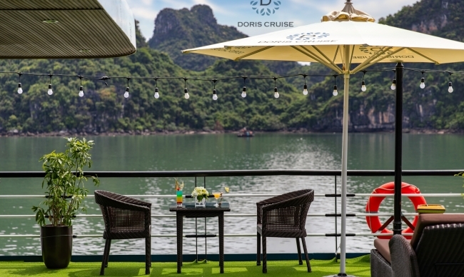 SUNDECK WITH SKY BAR