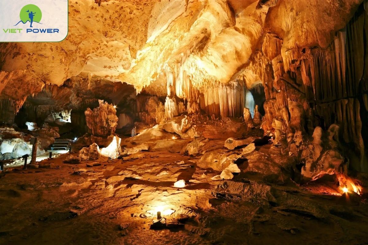 Explore large chambers with stalactites