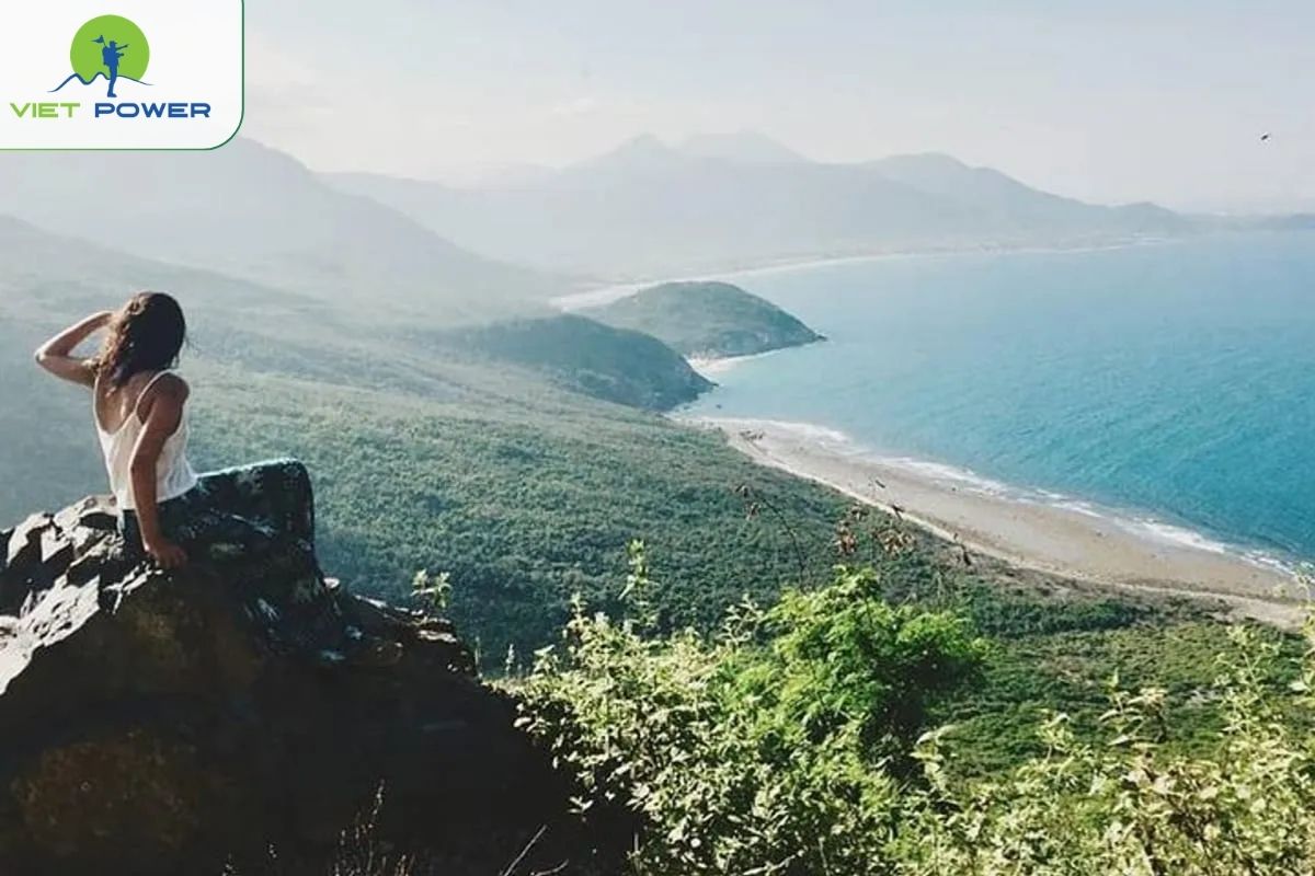 Hilltop viewpoint hikes