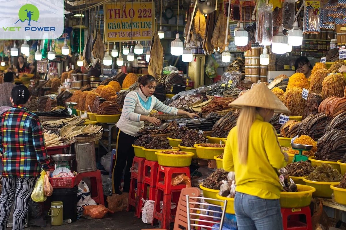 Visit Chau Doc Market and Try Local Food