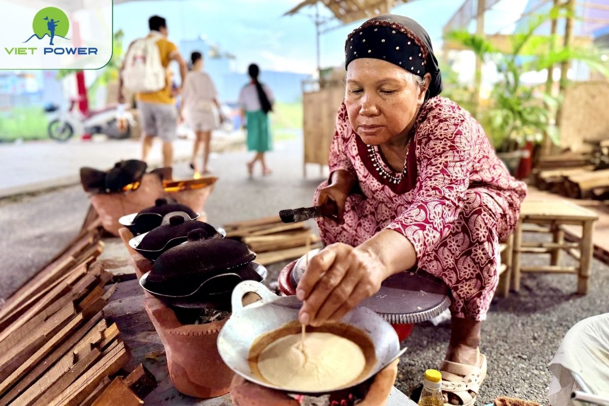 Try local dishes such as banh bo thot not