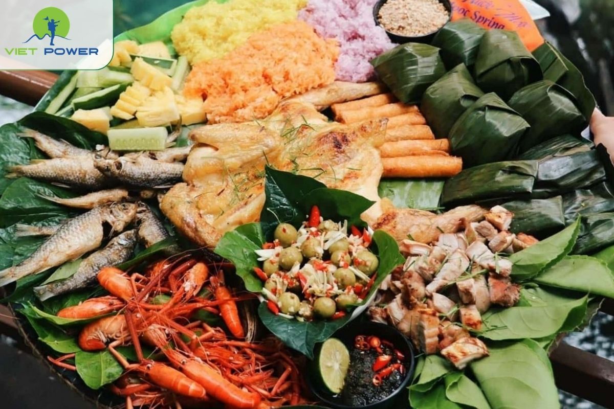  Have lunch with local-style dishes such as com lam
