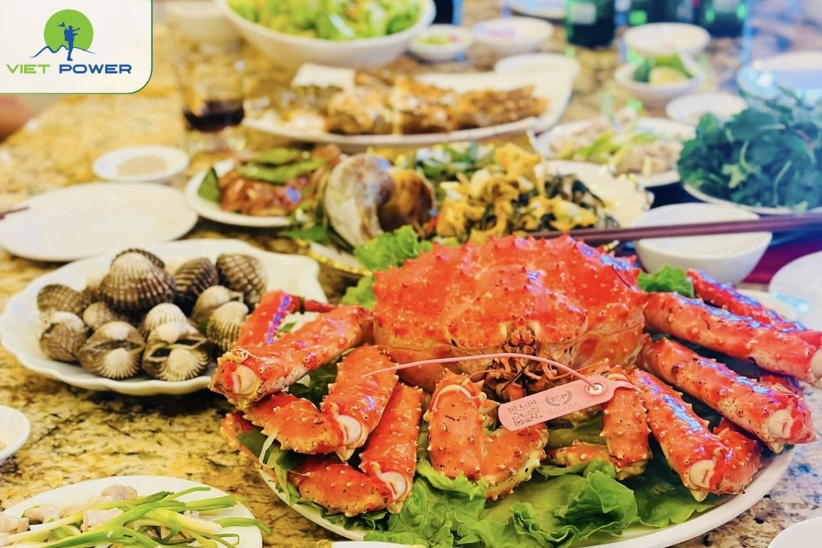 Sea Snails, Grouper, Crab and Seafood Hotpot at Cua Vang Restaurant