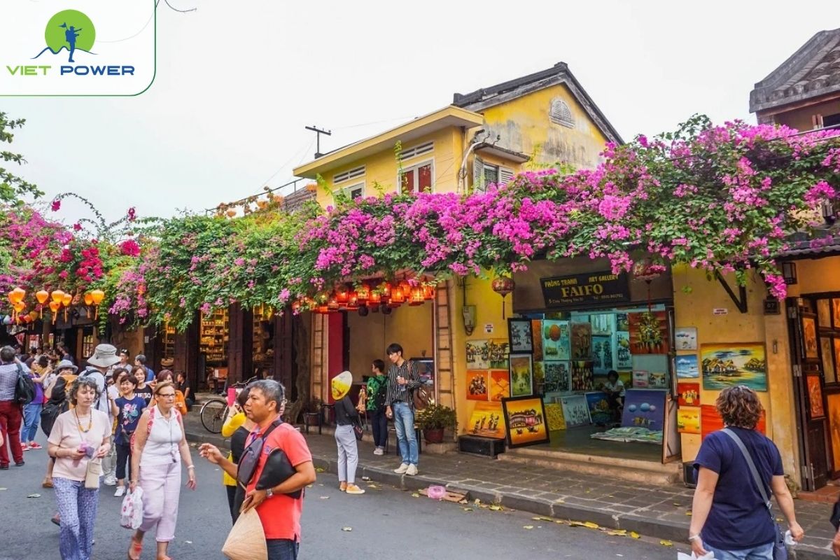 Take a final short walk around Hoi An