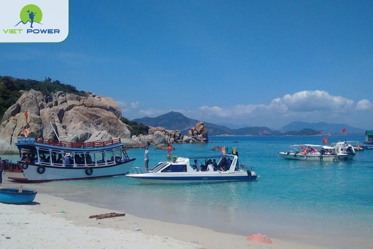 Canoe trips to Binh Hung