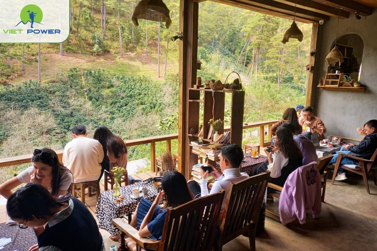 Cafés with valley or mountain views