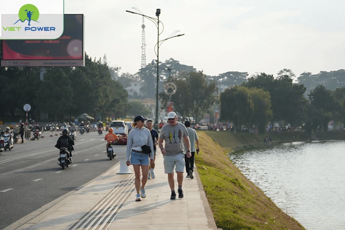Walking around Xuan Huong Lake