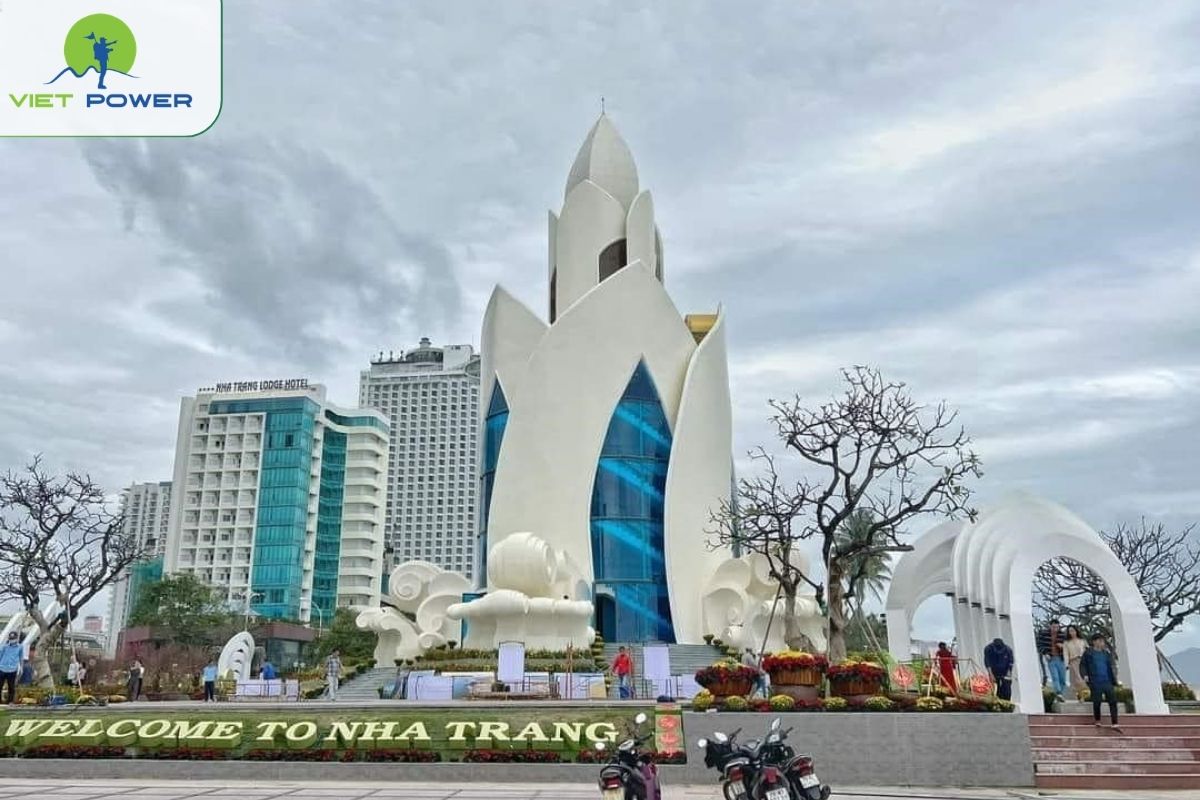 Tram Huong Tower and April 2 Square