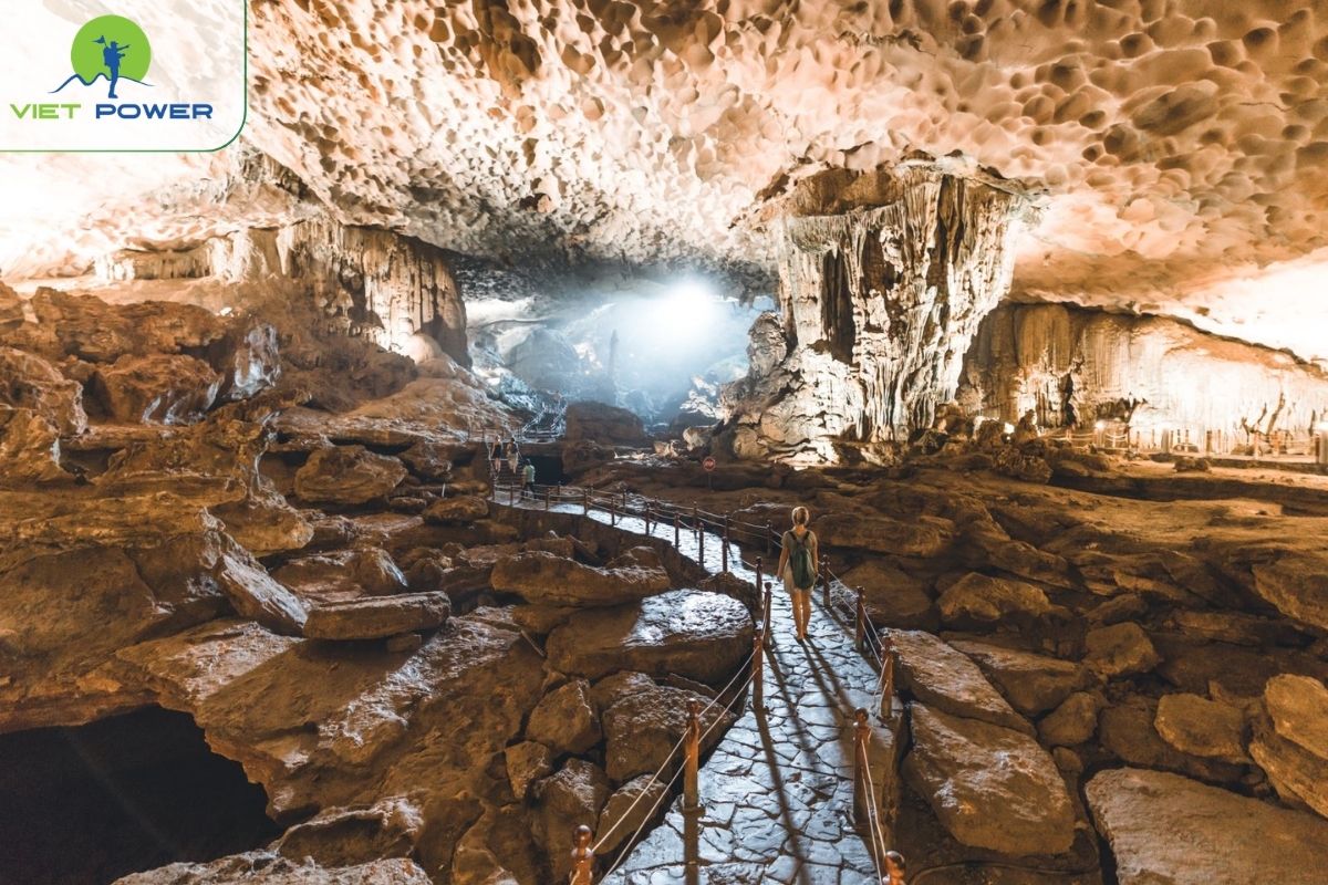 Sung Sot Cave 