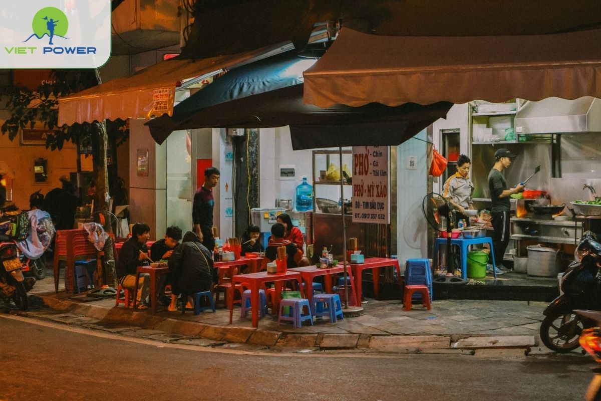 Try Night Phở and Late-Night Street Food