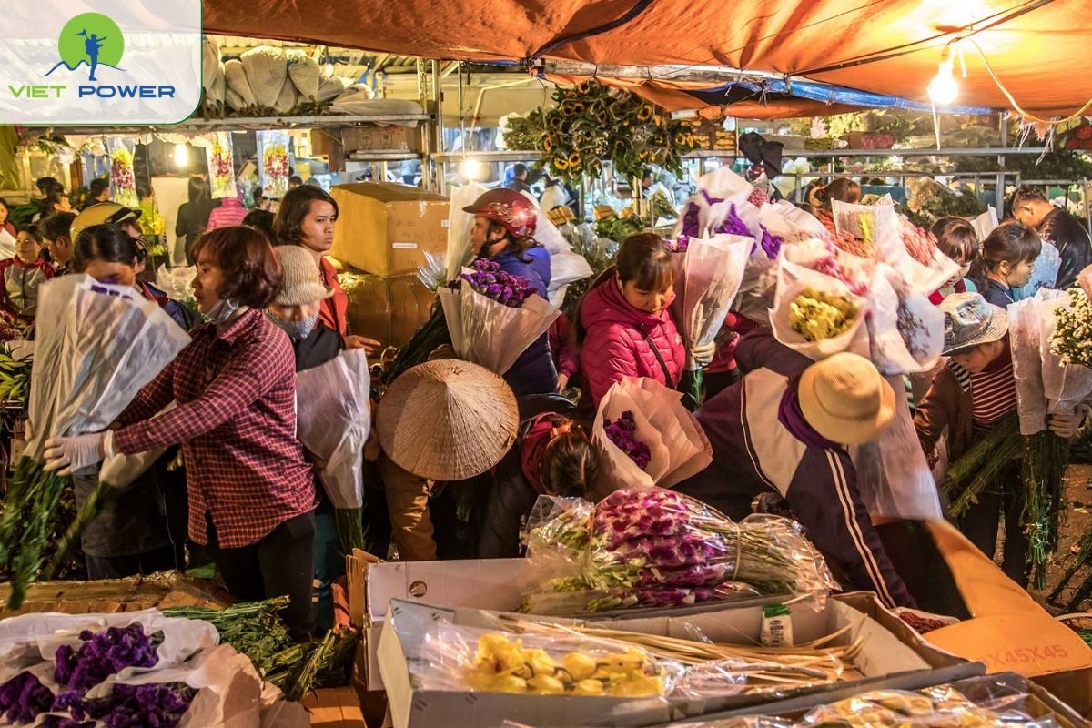Quang Ba Flower Market
