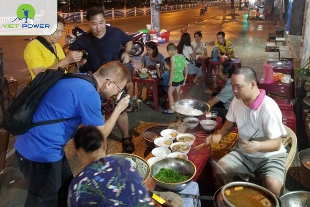  Hue Street Food