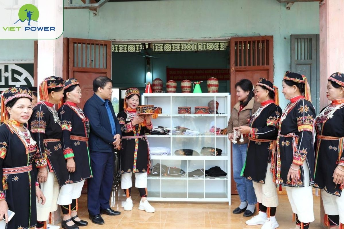 Dao culture before returning to Hanoi.
