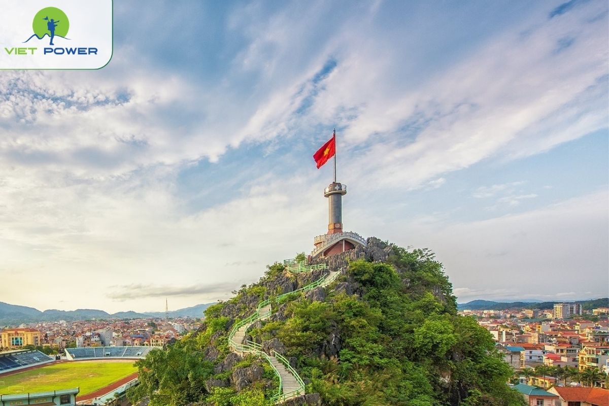 Phai Ve Flagpole