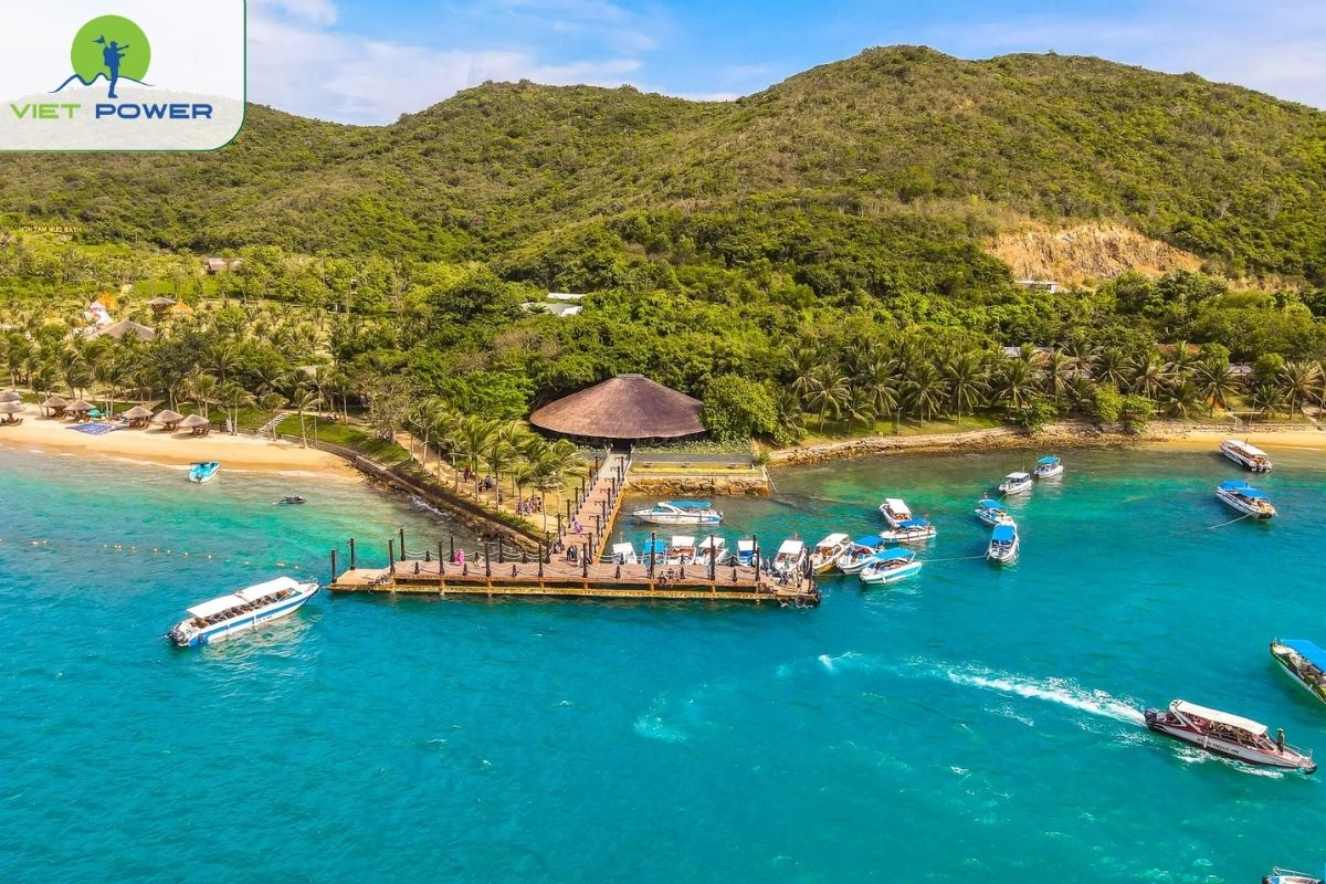 Hon Tam Island