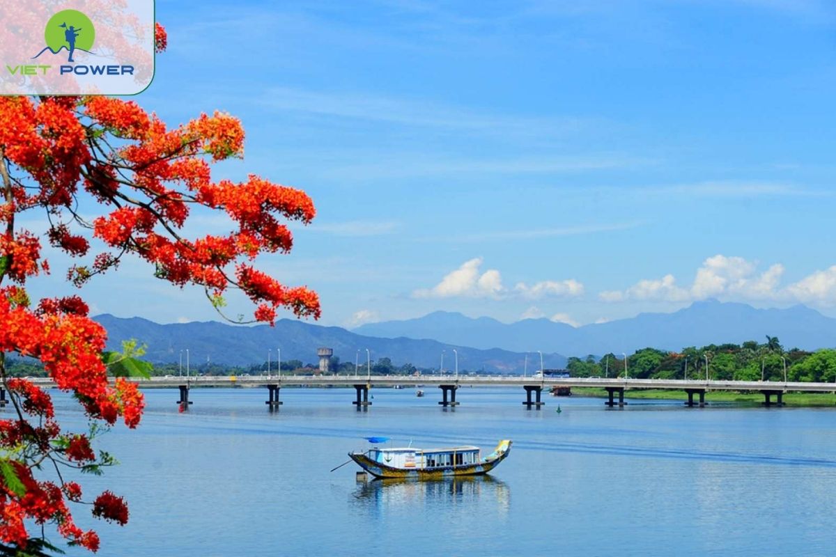 Perfume River (Sông Hương)